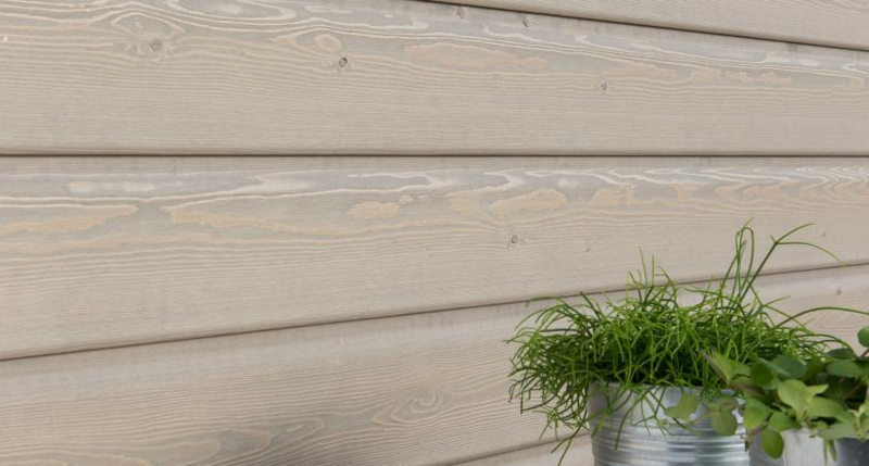 Un revêtement de façade naturel et tout en douceur avec le bardage bois pré-saturé Protect Silverwood coloris cendre